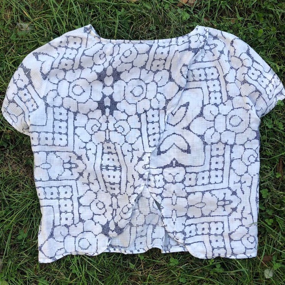 Madewell linen top with sweet scalloped slit back. Sz M. - Picture 4 of 4